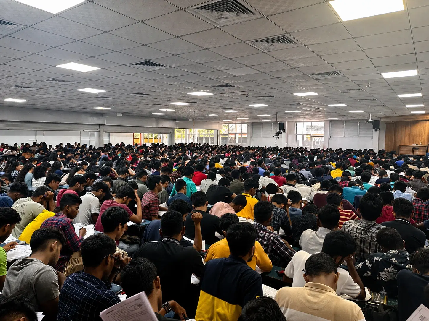 A packed Viduna Physics lecture hall with every seat taken